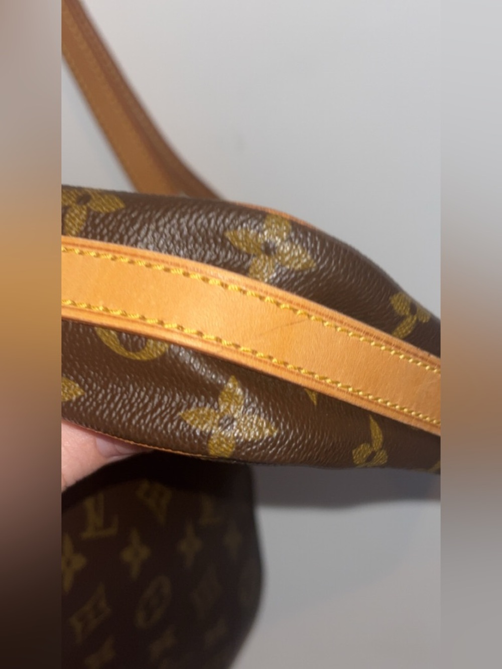 Louis Vuitton Vintage Crossbody w/COA - Picture 4 of 16